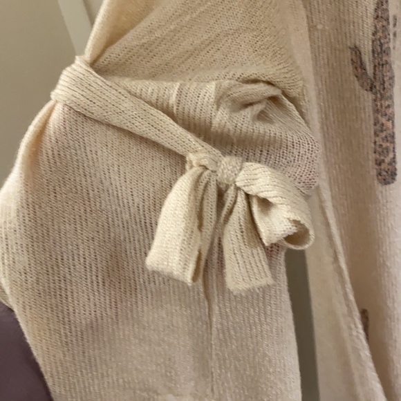 Leopard cactus sweater, cute cold shoulder / arm tie details! - Picture 2 of 7